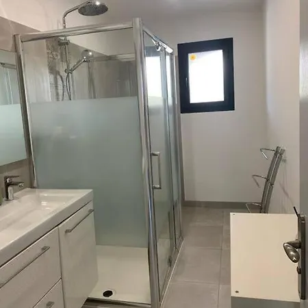 Rez De Maison Neuve Piscine Wifi Poolhouse En Pierre