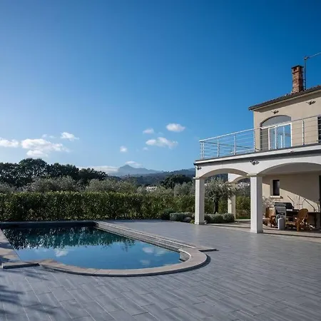 Rez De Maison Neuve Piscine Wifi Poolhouse En Pierre Semesterbostad Penta di Casinca