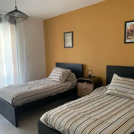 Rez De Maison Neuve Piscine Wifi Poolhouse En Pierre *