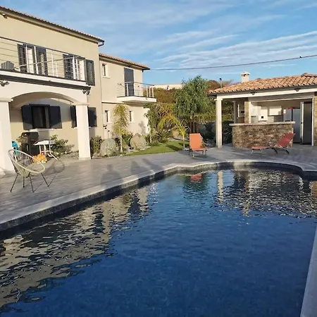 Rez De Maison Neuve Piscine Wifi Poolhouse En Pierre Semesterbostad *