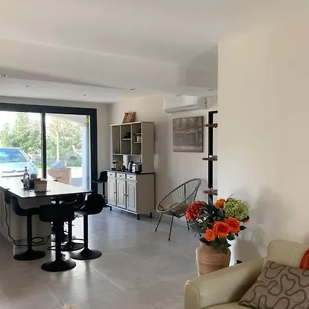 Rez De Maison Neuve Piscine Wifi Poolhouse En Pierre *