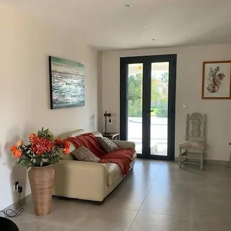 Rez De Maison Neuve Piscine Wifi Poolhouse En Pierre Semesterbostad *