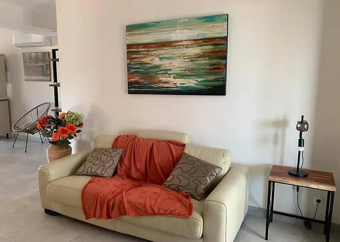 Rez De Maison Neuve Piscine Wifi Poolhouse En Pierre