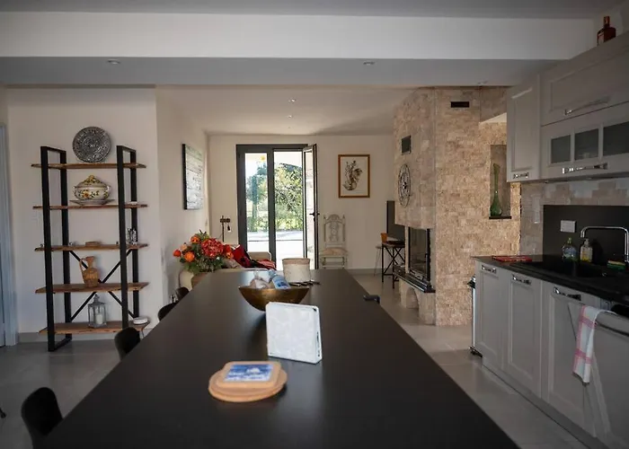 Rez De Maison Neuve Piscine Wifi Poolhouse En Pierre Дом отдыха