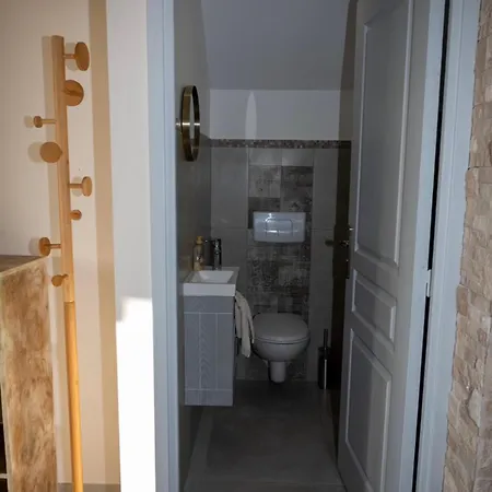 Casa de Férias Rez De Maison Neuve Piscine Wifi Poolhouse En Pierre