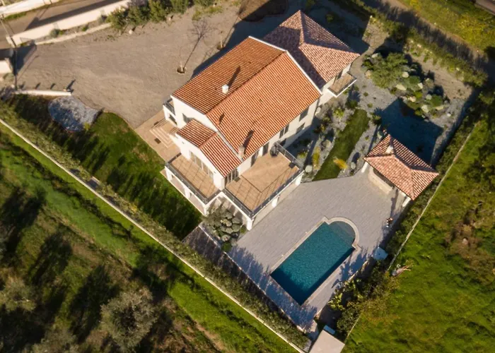 Rez De Maison Neuve Piscine Wifi Poolhouse En Pierre *