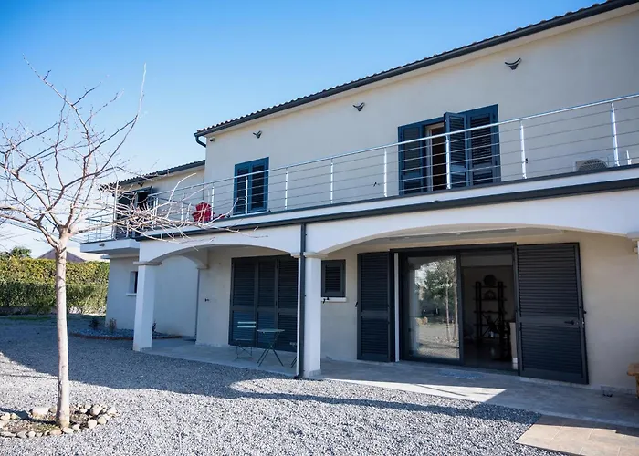 Rez De Maison Neuve Piscine Wifi Poolhouse En Pierre Feriehus
